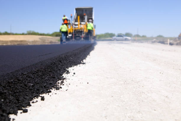 Best Asphalt Driveway Installation  in Bellaire, OH